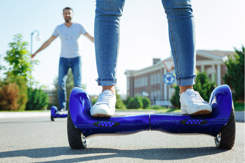 Hoverboardy v ulicích města